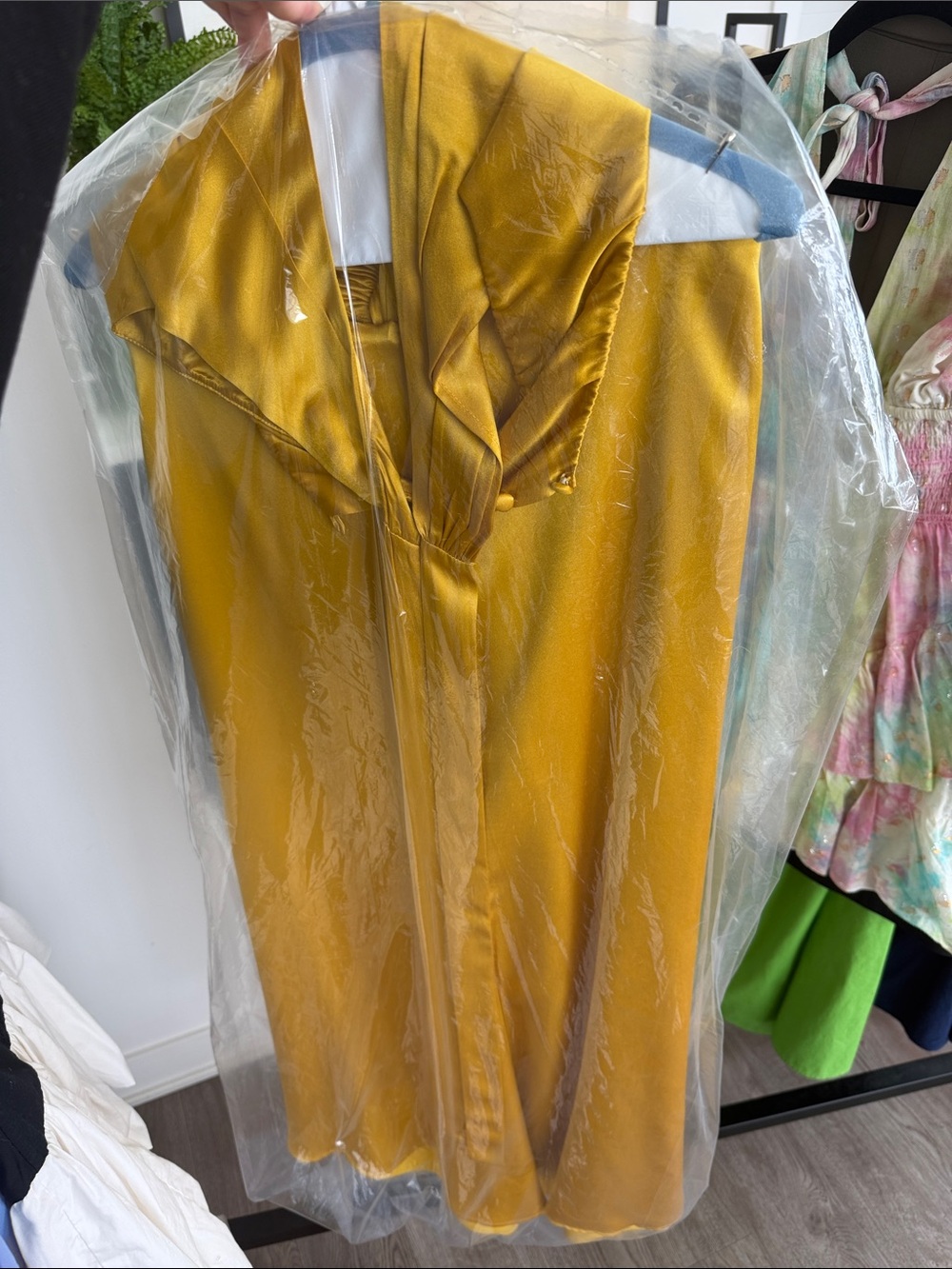 Reformation dress: gold event dress. Halter top (size 4). FRESHLY DRY CLEANED - Picture 10 of 11